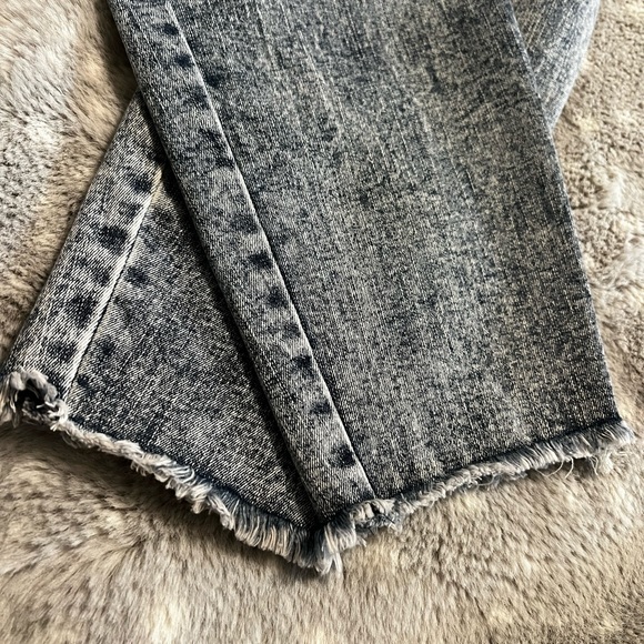 Hue Studio Denim Acid Wash Jeggings - Picture 5 of 6